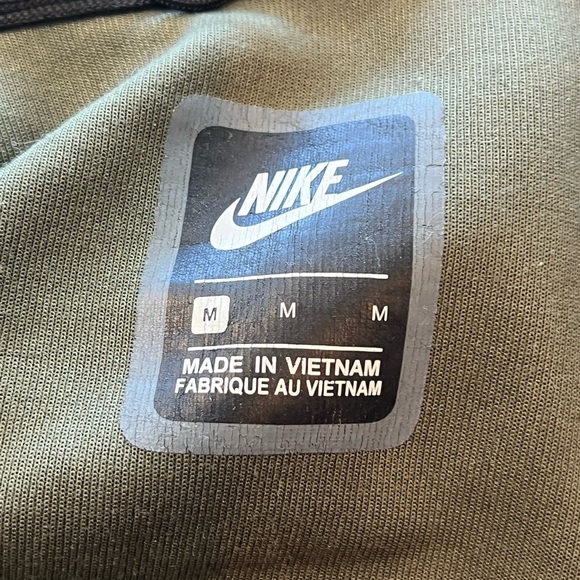 NWOT Nike Men's Khaki Performance Jacket - Picture 2 of 7